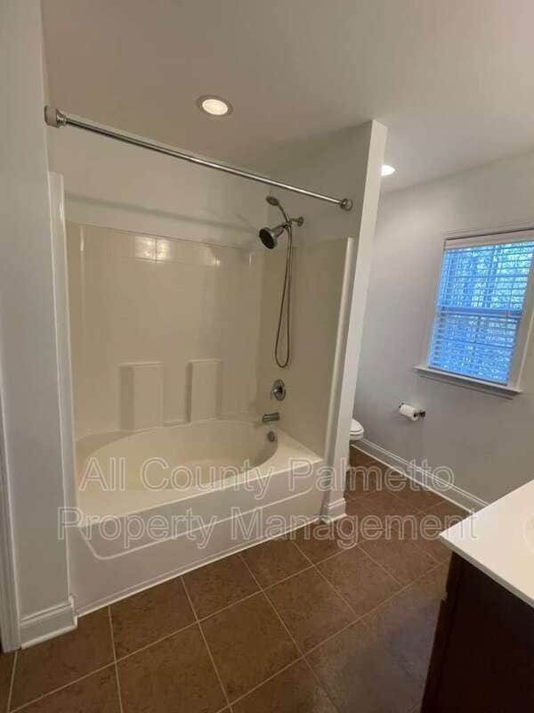 Photo - 4077 Hartland St