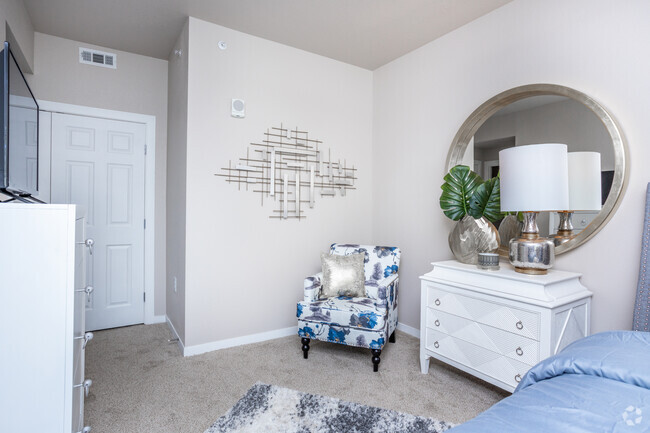 PH II-Custom Deluxe III-2BR, 2BA - 1,093 SF