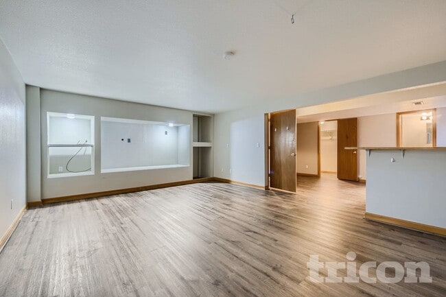 Photo - 995 Cobblestone Dr