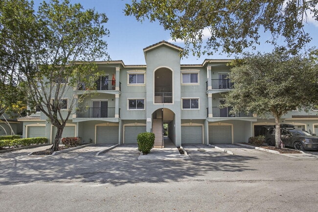 Photo - 340 Crestwood Cir Unit 201