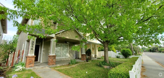 Building Photo - 3318 S Apple St Rental