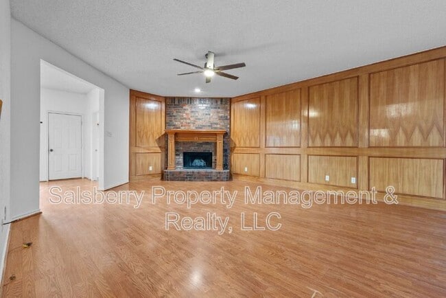 Photo - 1105 Hall Dr