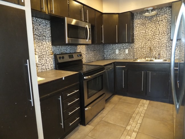 Photo - 837 Oxford Ln Unit 101