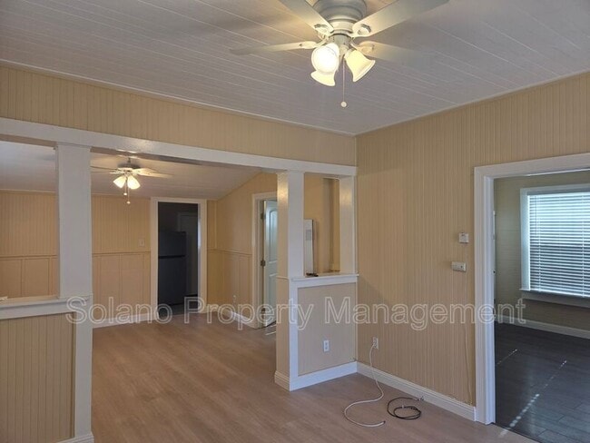 Photo - 721 Broadway St