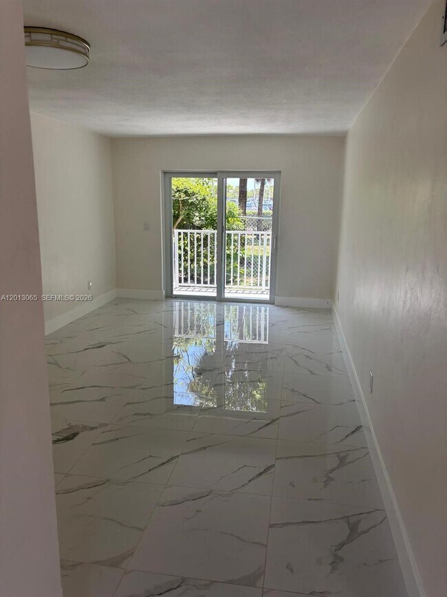 Building Photo - 4298 NW S Tamiami Canal Dr Unit 4
