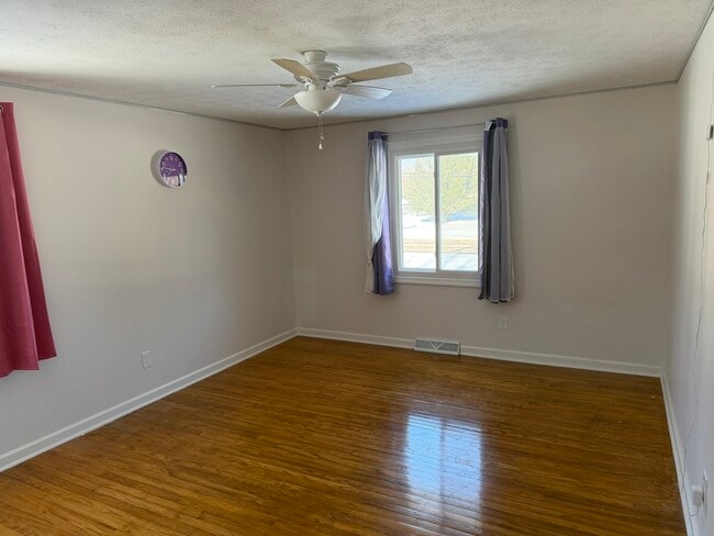 Photo - 37910 Aurora Rd