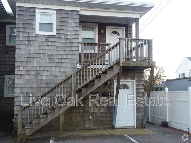 Building Photo - 405-23rd 1/2 23 1/2 St Unit #4 Rental