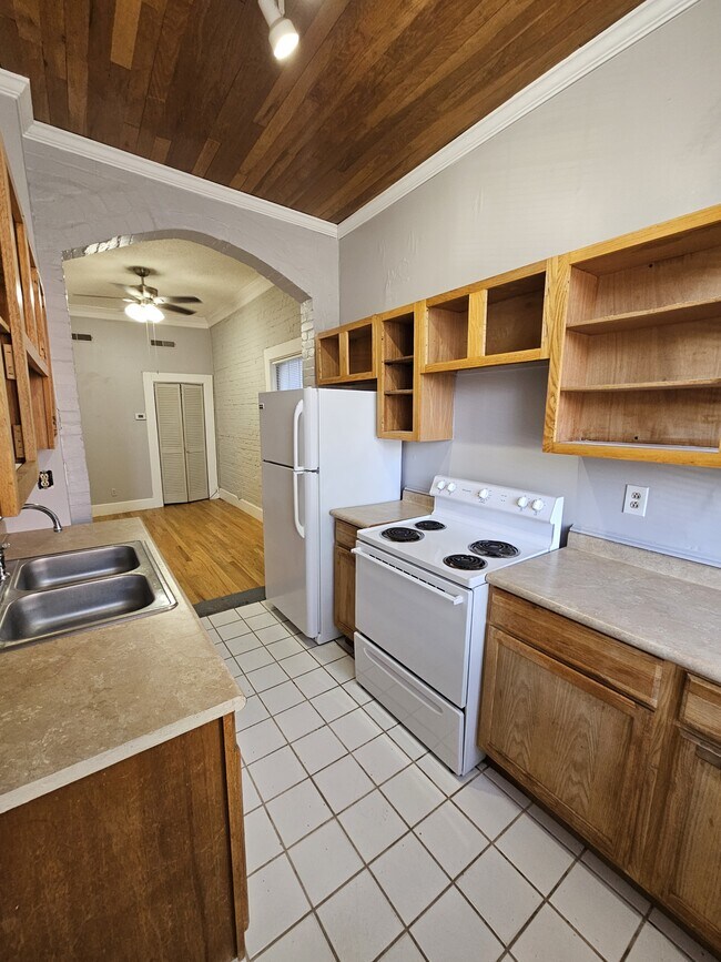 Photo - 607 Lindsay St