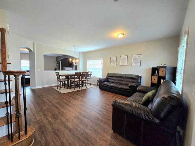 Photo - 525 Batty Way