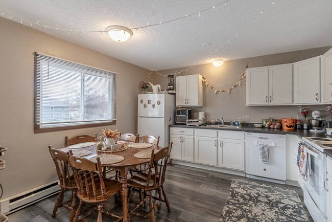 Photo - 202 Balcerzak Dr