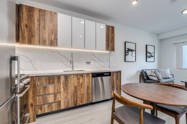 Photo - 1168 Pendrell St Unit 303