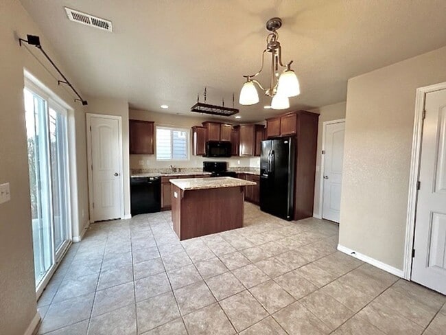 Photo - Stetson Hills Home with 3 Bedrooms and 2.5 Baths Available in May