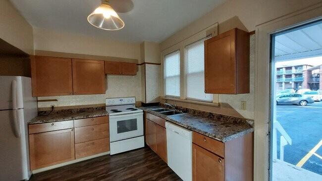 Photo - 98 W 8th Ave