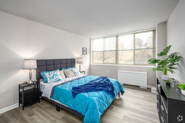 1BR, 1BA - 688SF - Bedroom - Wilson Towers Apartments