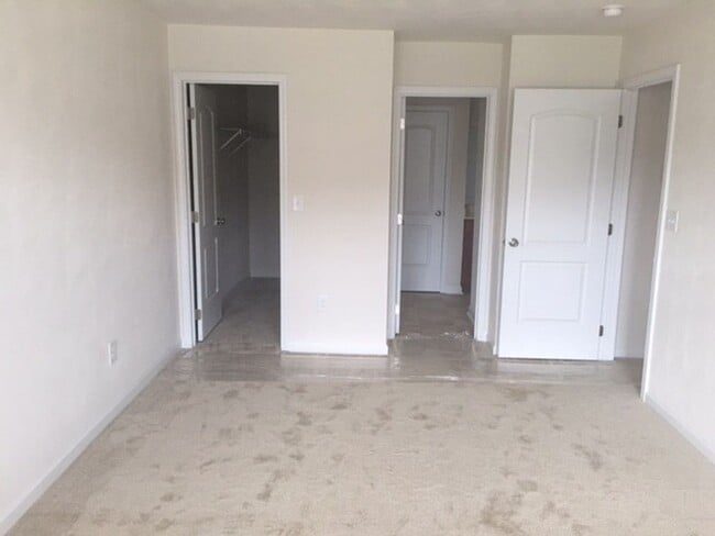 Photo - 3 Bedroom 2.5 Half Bath House with 1 car garage