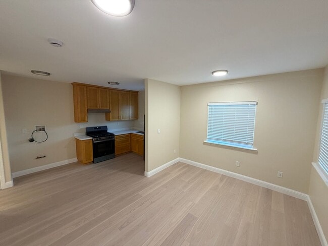 Photo - 985 Williams St Unit B