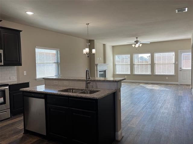 Photo - 639 Comal Dr