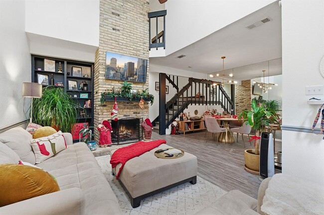 Photo - 10819 Crown Colony Dr