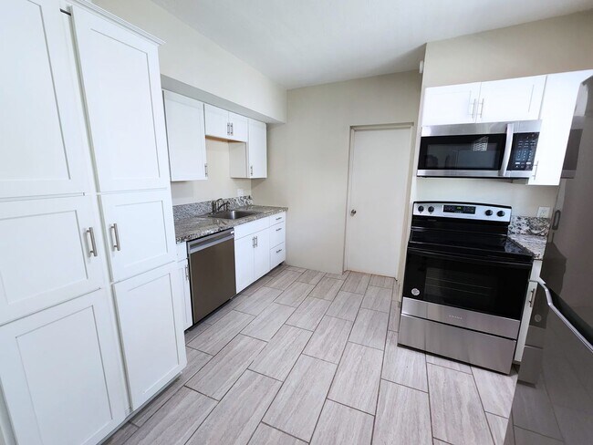 Building Photo - 501 E Glenn St Unit 4 Rental