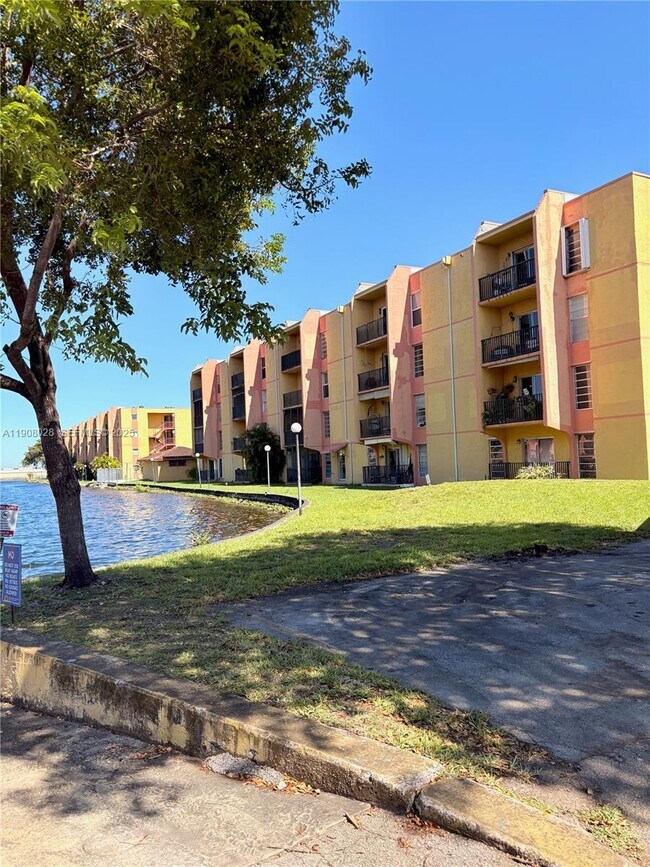 Photo - 4719 NW 7th St Unidad 307-11