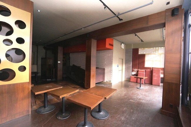 Building Photo - 113-115 E 18th St