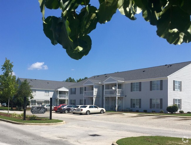 Building Photo - Forest Lake Apartments