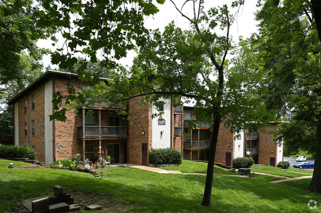 Building Photo - The Vineyards Rental