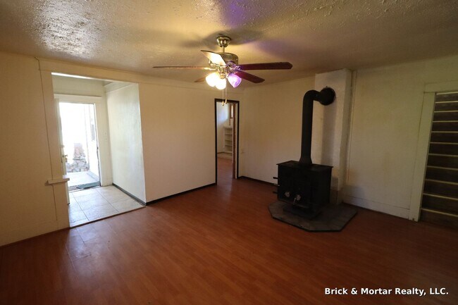 Photo - 292 NE Alder St