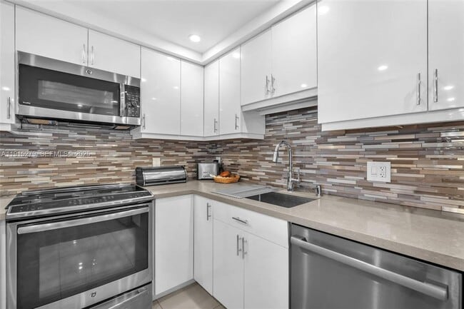 Building Photo - 3507 Oaks Way