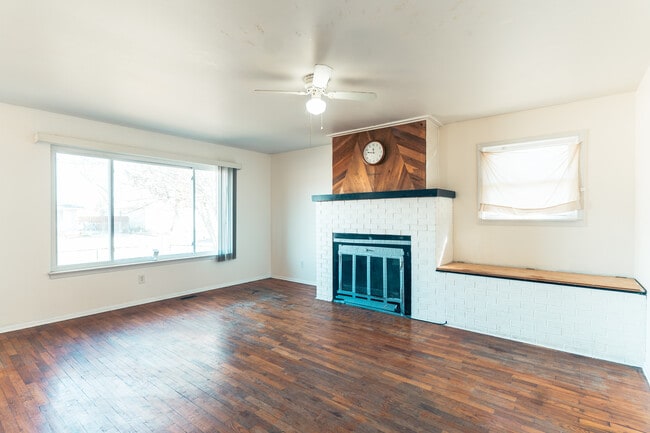 Photo - 1490 Brady Ave