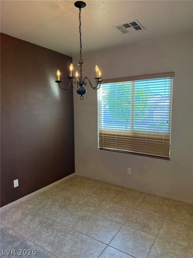 Photo - 2747 Lochleven Way