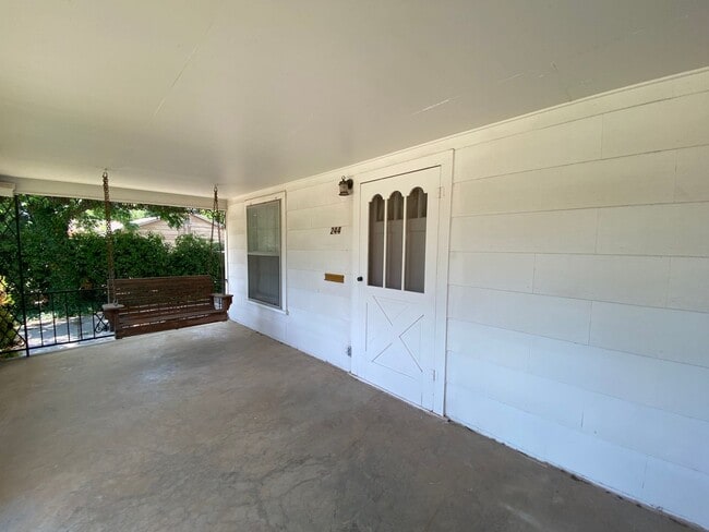 244 La Salle Dr
