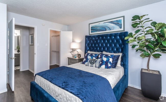 1BR, 1BA - 577SF Bedroom