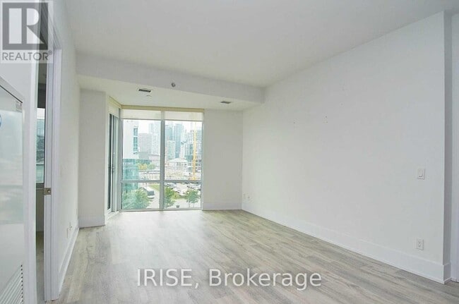 Photo - 15 Merchants' Wharf Unit 534