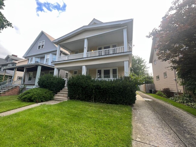 Building Photo - 1285 Cook Ave