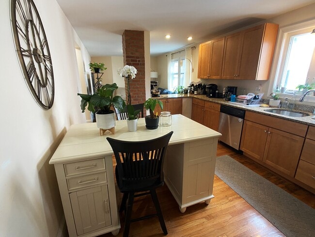 Building Photo - 78 Ten Hills Rd Unit 1 Rental