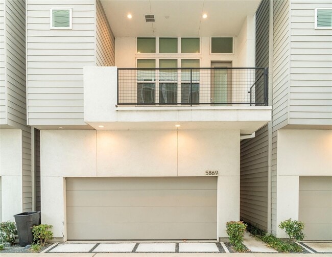 Building Photo - 5869 E Post Oak Ln