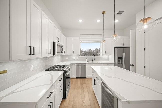 Building Photo - 2811 Anita St