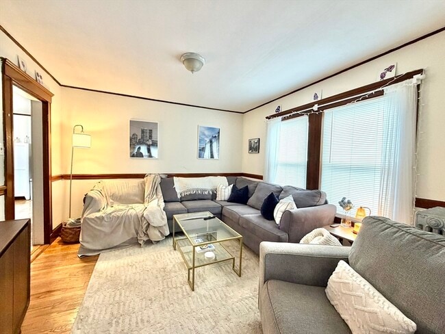 Building Photo - 3 Goldsmith Ave Unit 3