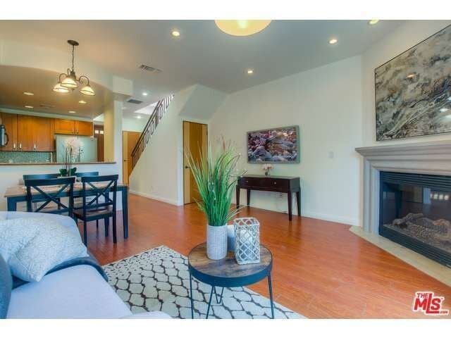 Building Photo - Beautifully Updated Condo in NoHO Unit 107