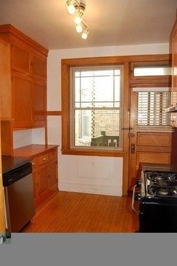 Photo - 1700 W Touhy Ave