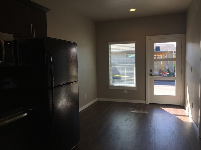 Photo - 1575 NE Rumgay Ln