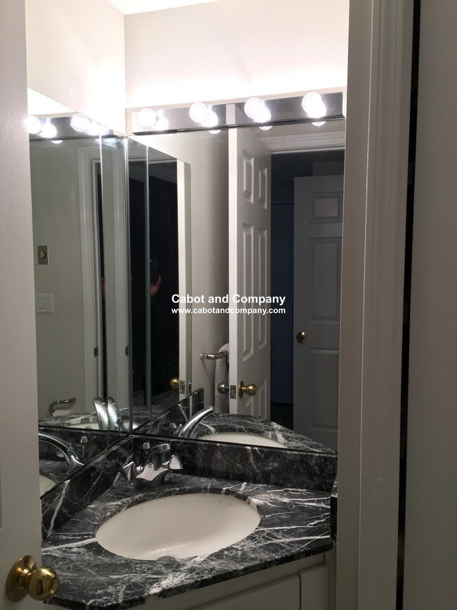 Photo - 170 Tremont St Unidad #402