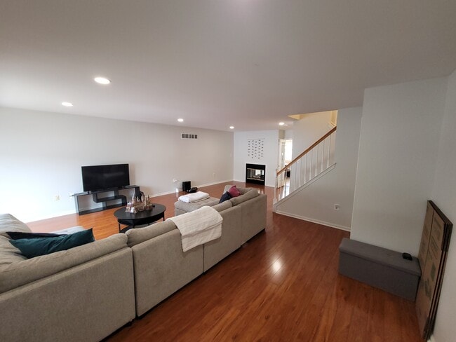 Building Photo - 2104 Harrison Ct Rental