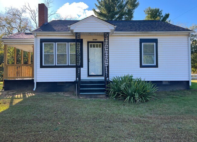 MOVE-IN READY! *HOLIDAY MOVE-IN SPECIAL $3... - MOVE-IN READY! *HOLIDAY MOVE-IN SPECIAL $3... House