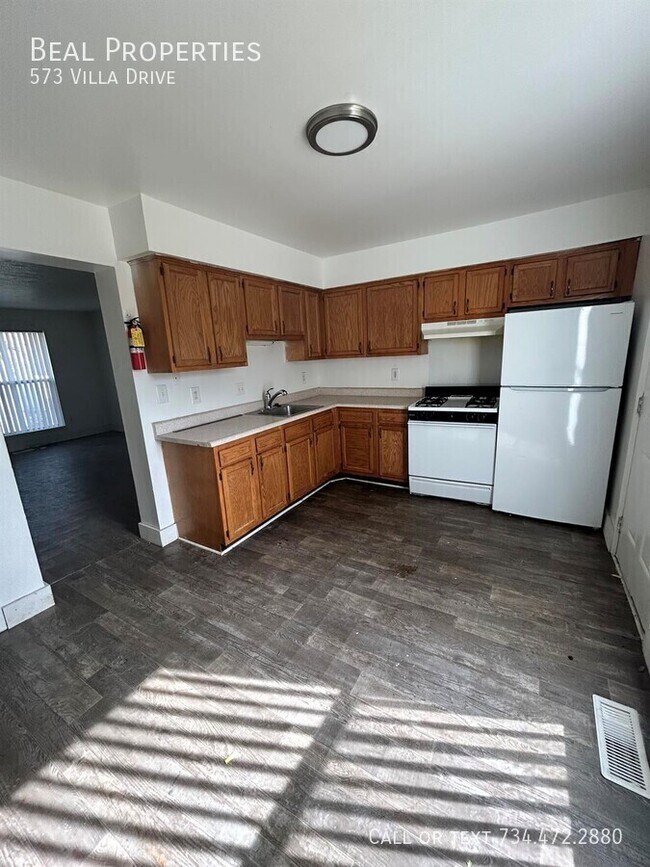 Photo - 573 Villa Dr