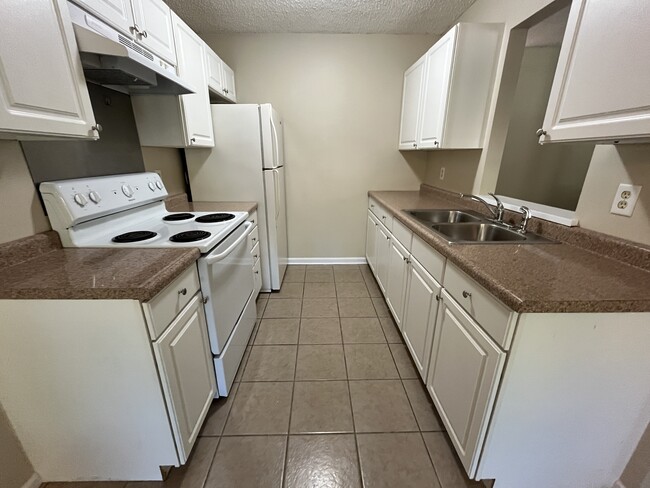 Photo - 360 Oxford Ct Unit #4