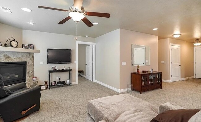 Building Photo - 790 E 200 S