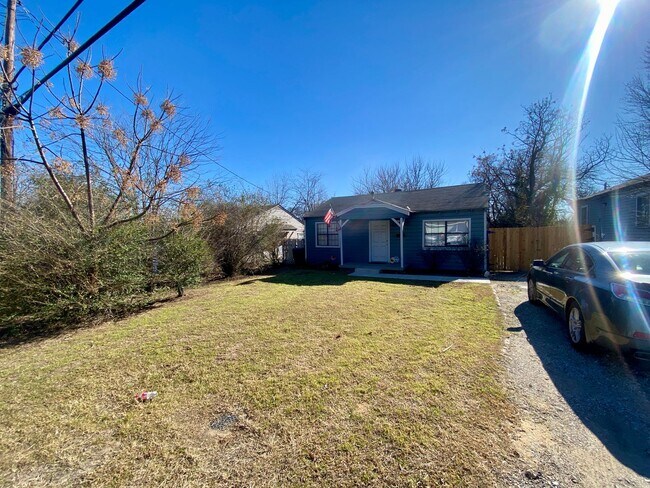 Photo - Charming 2 Bedroom Home with Huge Yard – Furnished Option Available – Near UTSW, Parkland & Ben E...