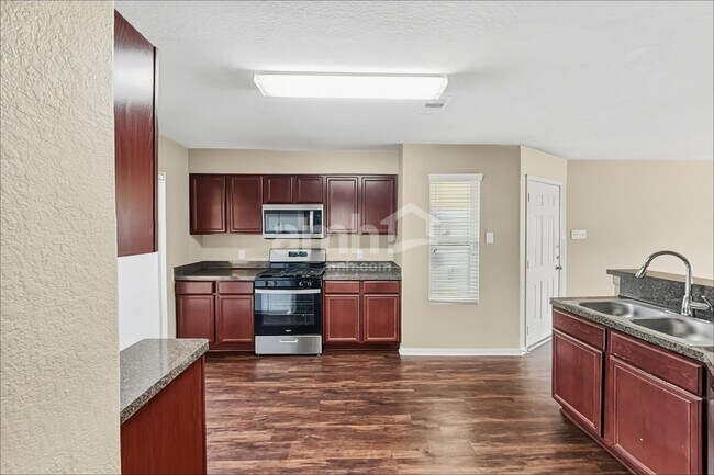 9928 Grebe Dr